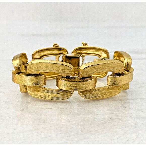 Big Bold Gold Tone Textured Square Link Bracelet Monet Vintage 1970s Sz 7.25 - Picture 3 of 8